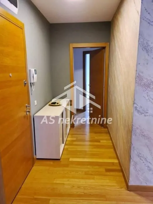 Izdavanje, trosoban stan, 82m², Vračar Hram, Vračar Sve Podlokacije