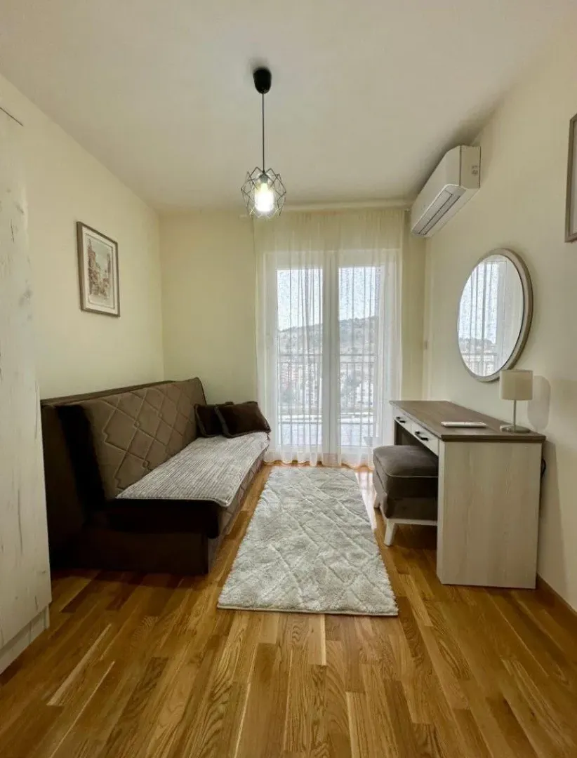 Izdavanje, jednosoban stan, 60m², Zagorič, Podgorica