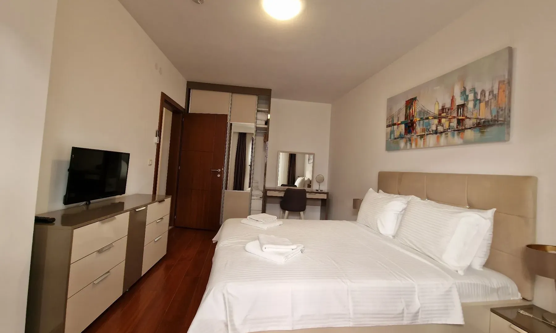 Izdavanje, jednosoban stan, 87m², Bečići, Budva