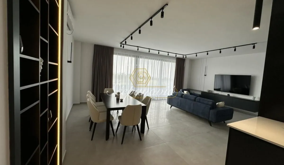 Izdavanje, četvorosoban stan, 164m², Mišeluk, Petrovaradin
