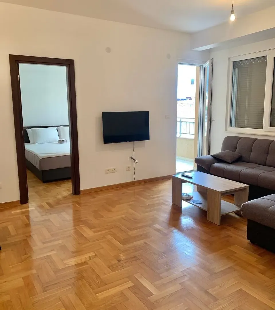 Izdavanje, jednosoban stan, 47m², Centar, Budva
