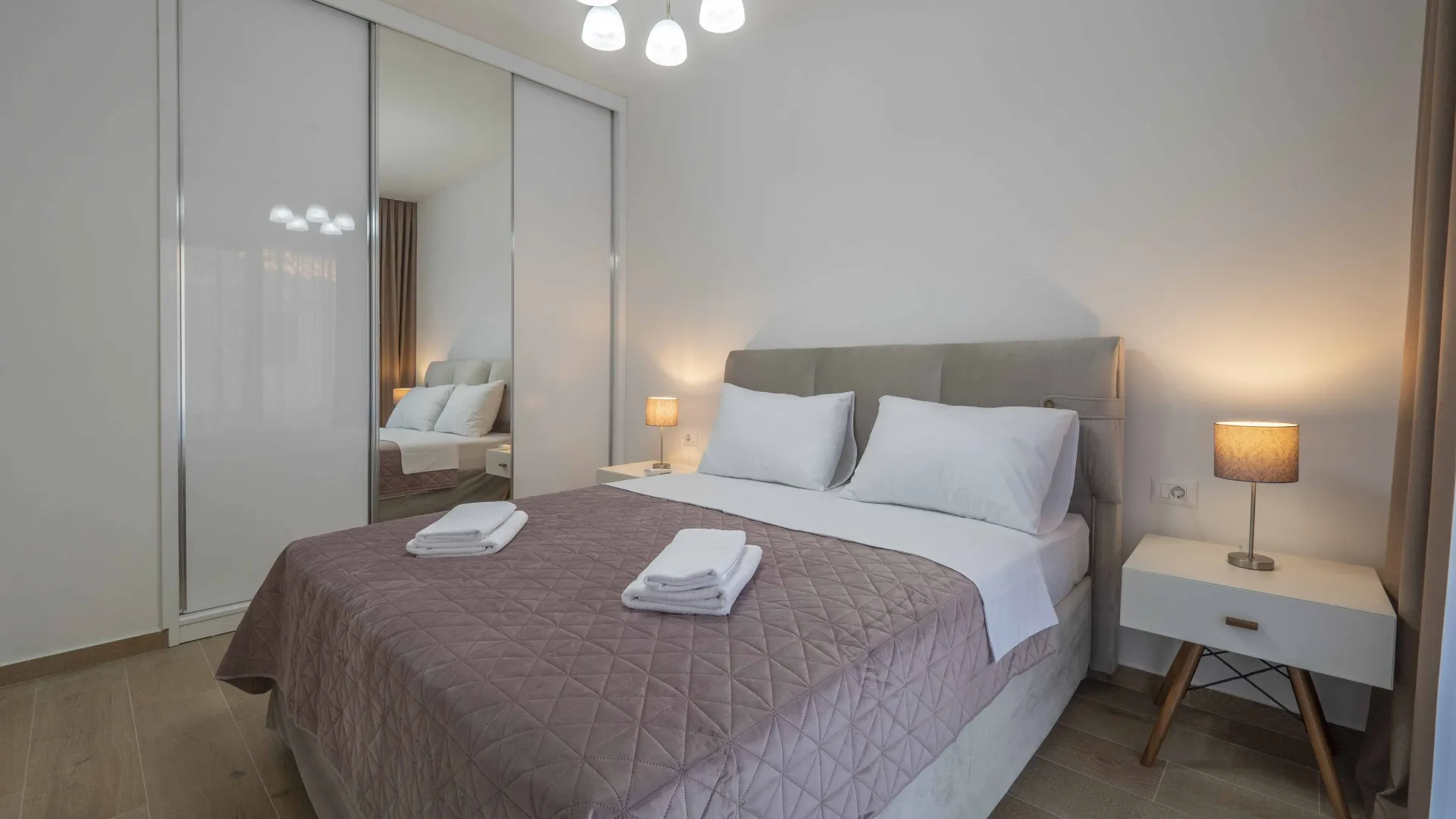 Izdavanje, dvosoban stan, 80m², Gospoština, Budva