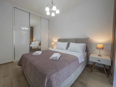 Rent, two bedroom apartment, 80m², Gospoština, Budva - image 11