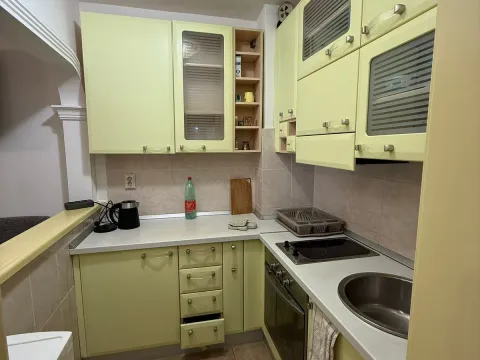 Rent, one bedroom apartment, 38m², Budva, Crna Gora - image 15