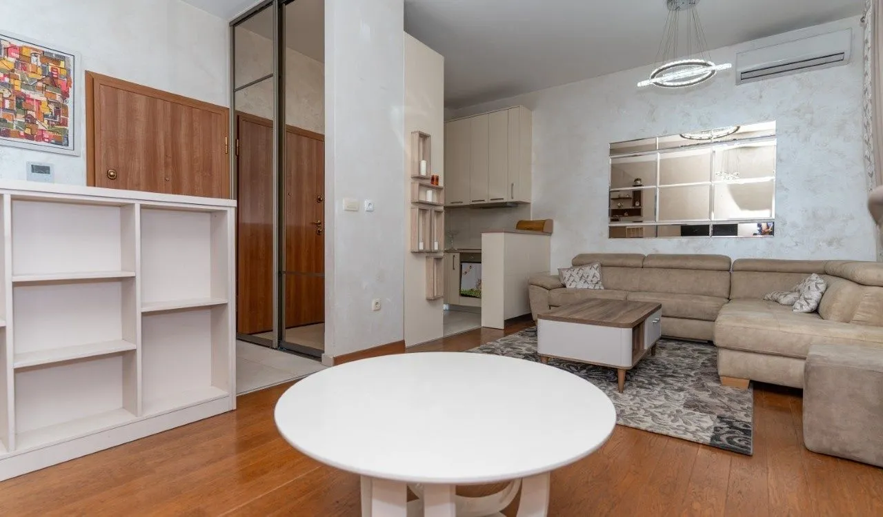 Izdavanje, trosoban stan, 86m², Stara Varoš, Podgorica
