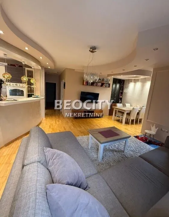 Izdavanje, trosoban stan, 90m², Centar, Novi Sad