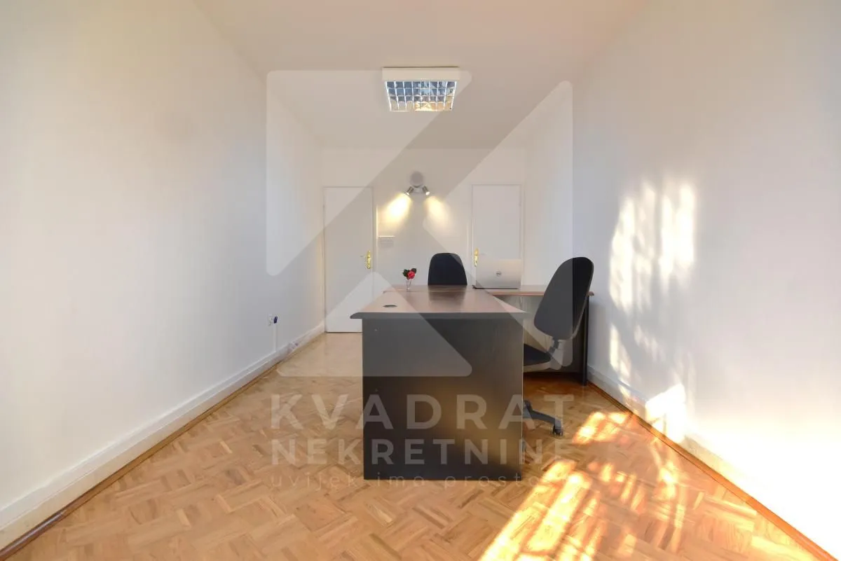 Izdavanje, poslovni prostor, 19m², Blok 5, Podgorica