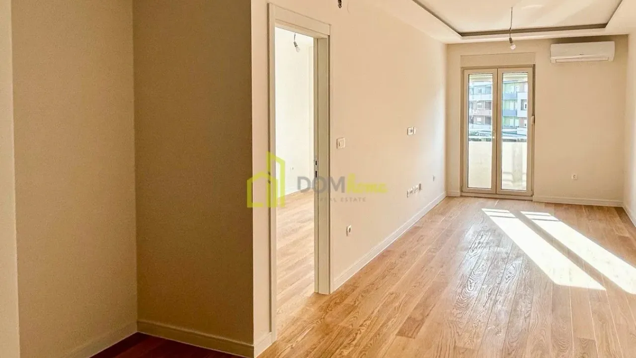 Izdavanje, jednosoban stan, 43m², Central Point, Podgorica