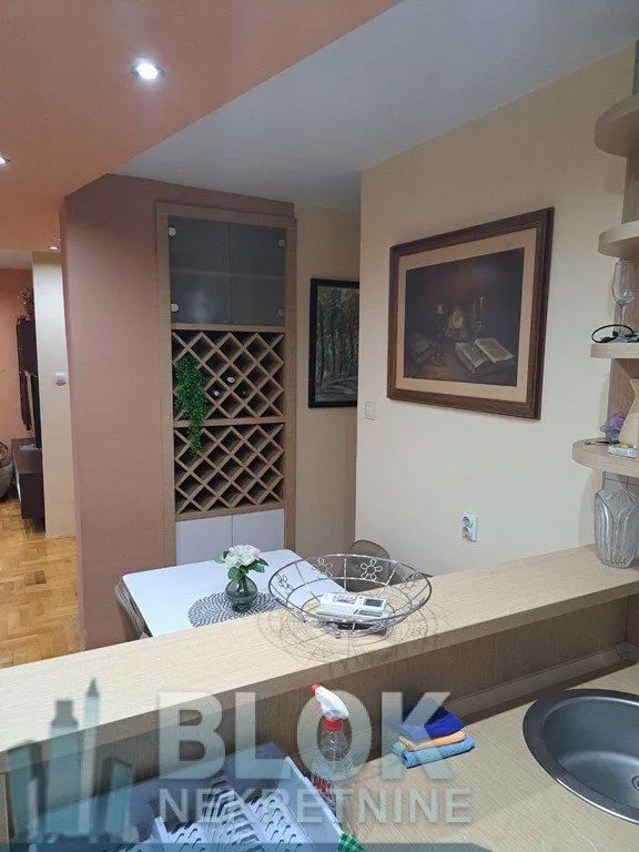 Izdavanje, dvosoban stan, 63m², Blok 6, Podgorica