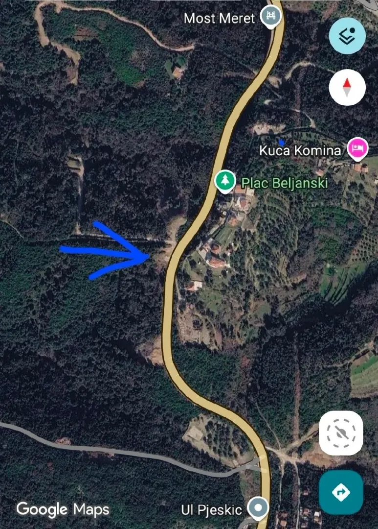 Satelitski snimak lokacije placa sa ucrtanim putem i oznakama.