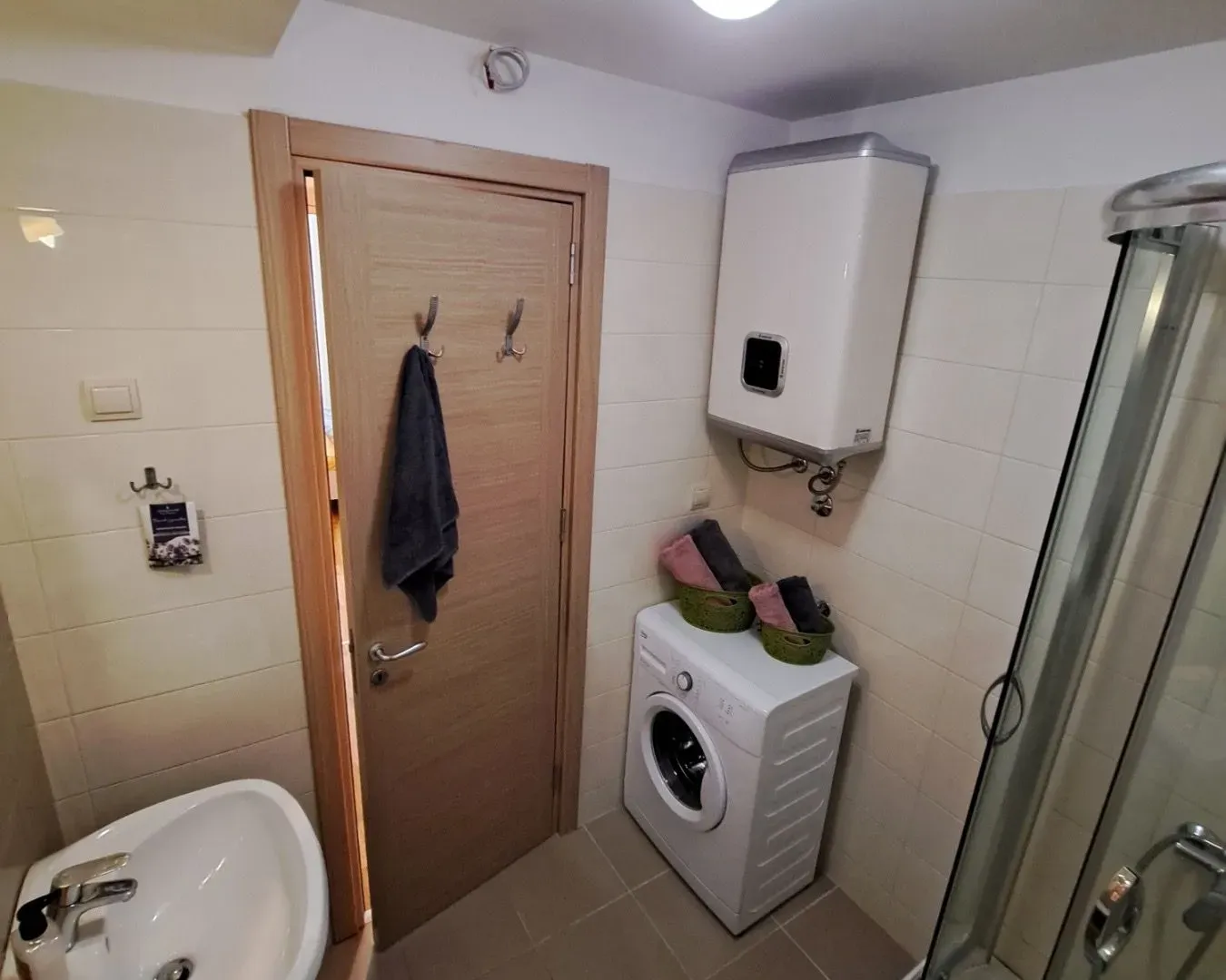 Rent, one bedroom apartment, 60m², Lazi, Budva