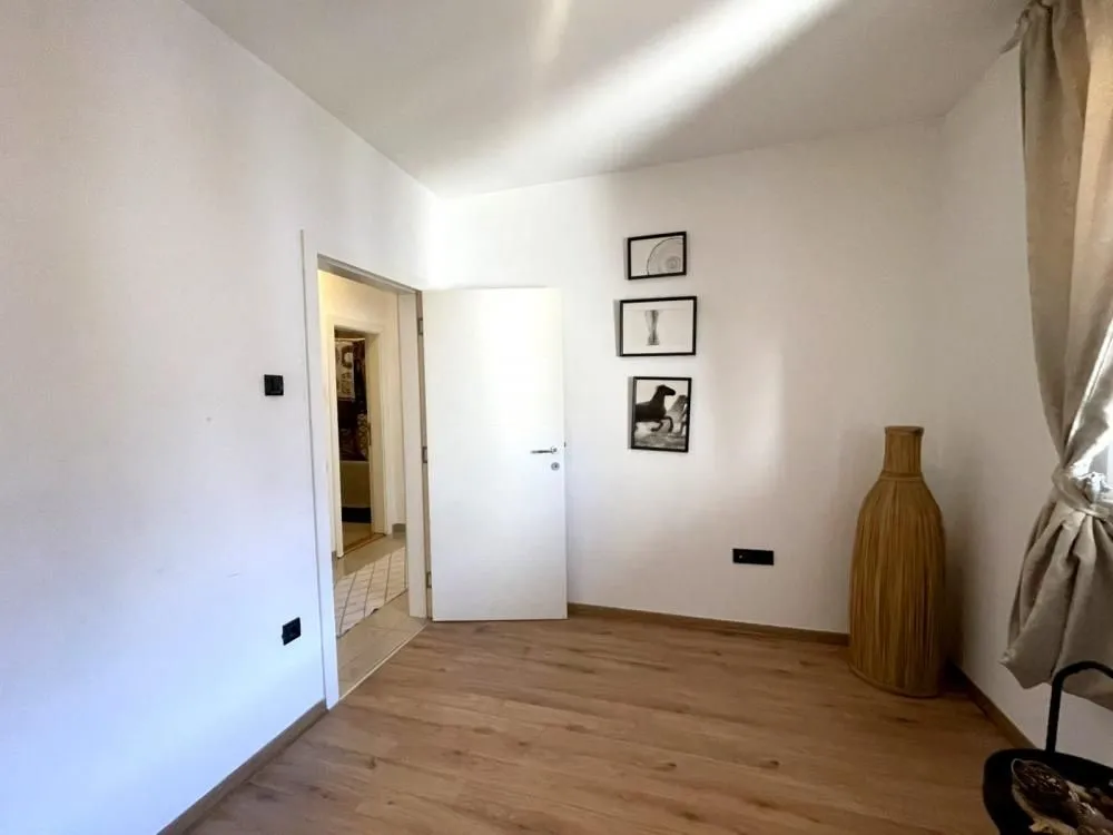 Rent, three bedroom apartment, 68m², Južni Bulevar, Vračar Sve Podlokacije