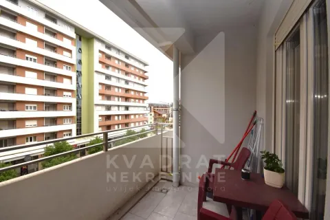 Furnished balcony with a view of surrounding buildings. - image 11
