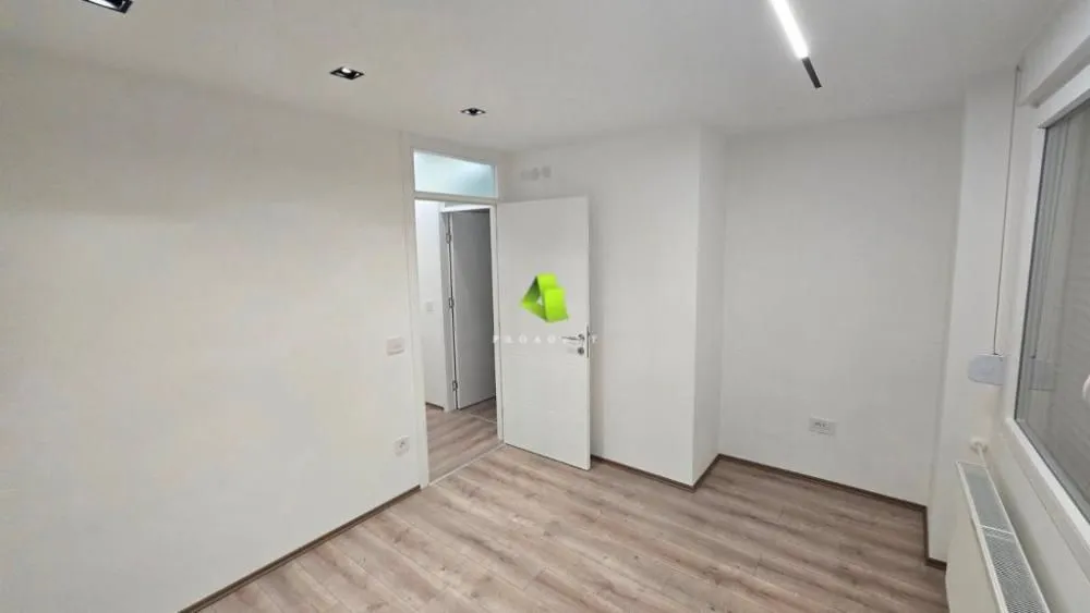 Prodaja, trosoban stan, 89m², Medijana, Niš