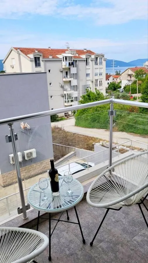 Prodaja, dvosoban stan, 63m², Tivat, Crna Gora