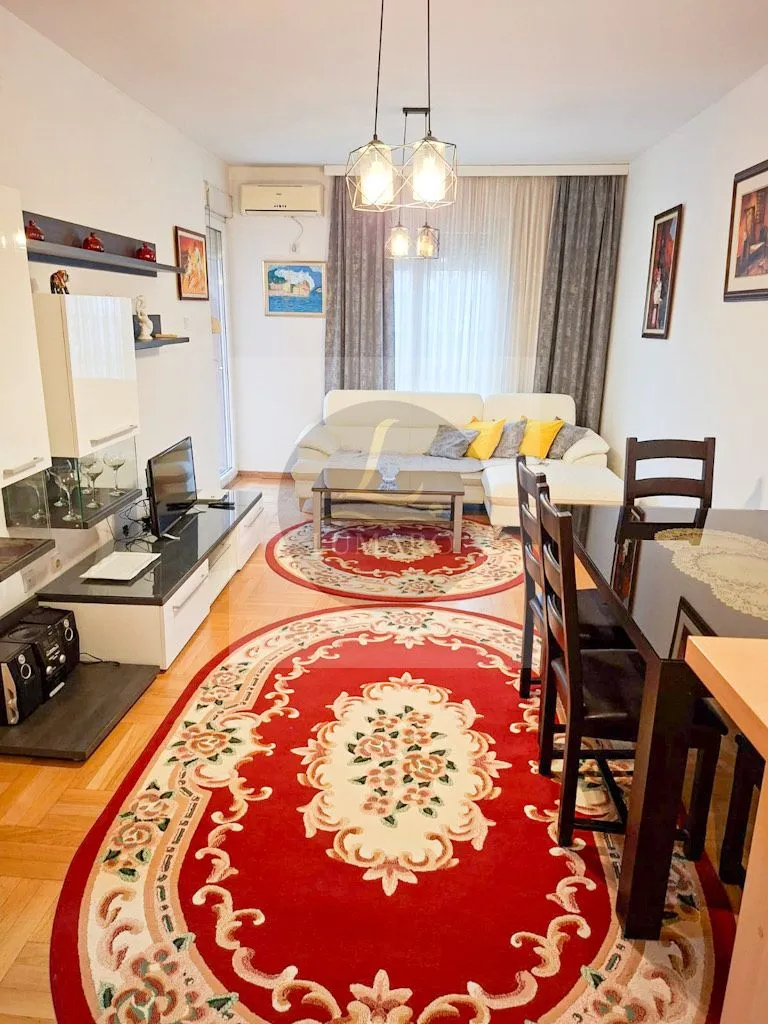 Prodaja, jednosoban stan, 50m², Krivi Most, Podgorica