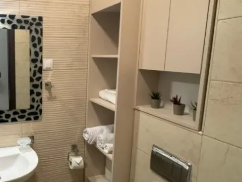 Izdavanje, jednosoban stan, 48m², Bečići, Budva - image 11