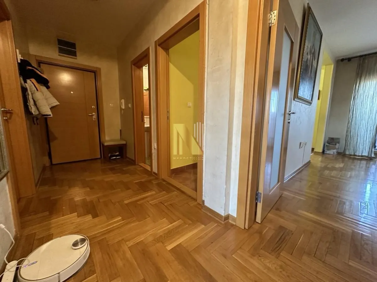 Prodaja, trosoban stan, 97m², Centar, Novi Sad
