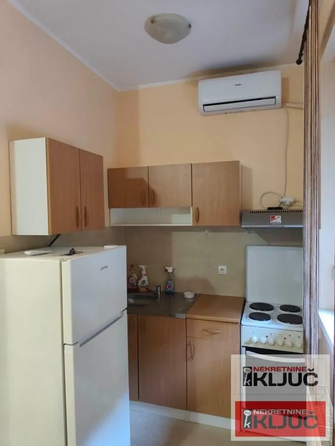 Izdavanje, garsonjera, 25m², Socijalno, Novi Sad Sve Podlokacije