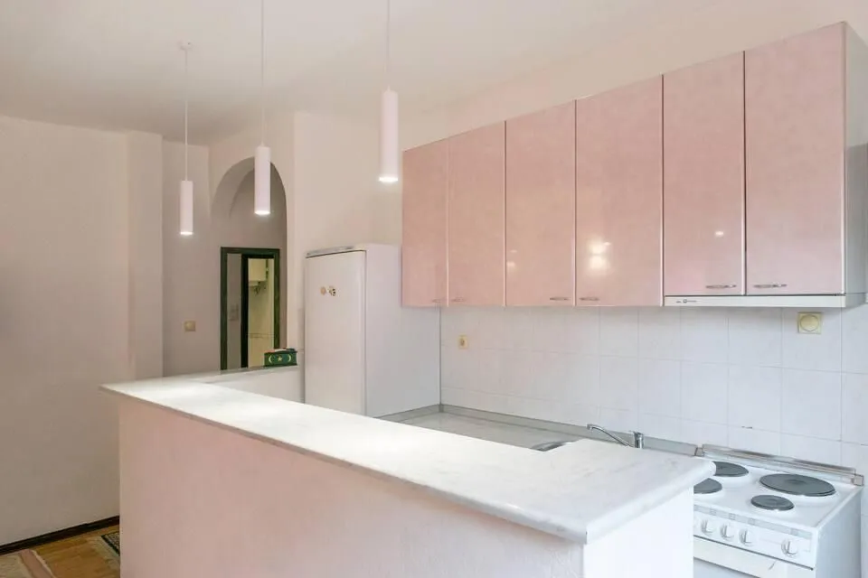 Izdavanje, dvosoban stan, 46m², Đeram Pijaca, Beograd