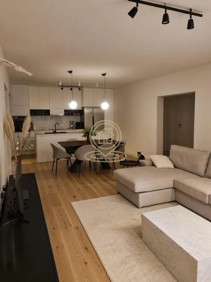 Prodaja, dvosoban stan, 63m², Crveni Pevac, Niš