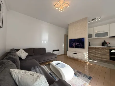 Sale, three bedroom apartment, 72m², City Kvart, Podgorica - image 9