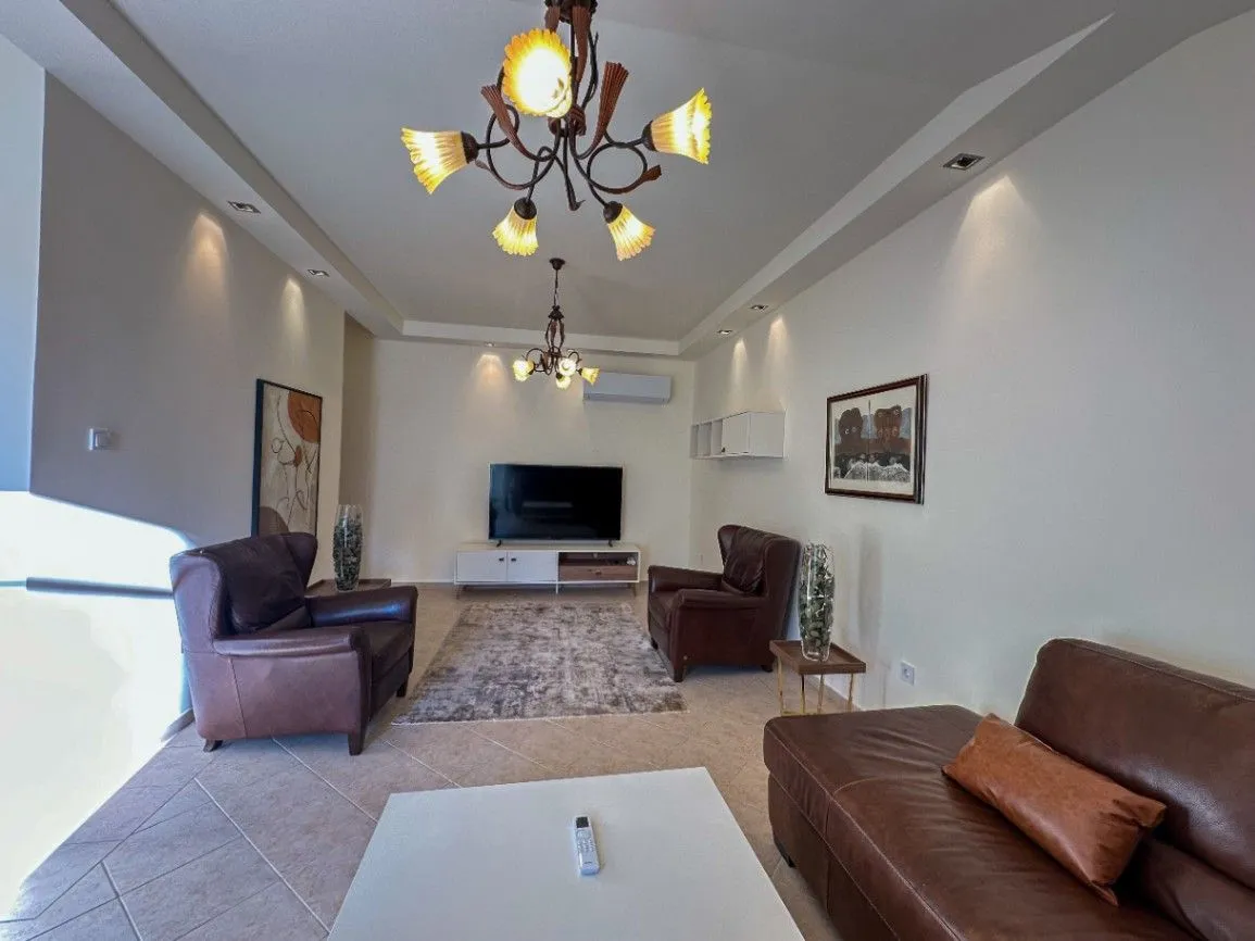Izdavanje, trosoban stan, 114m², Momišići, Podgorica