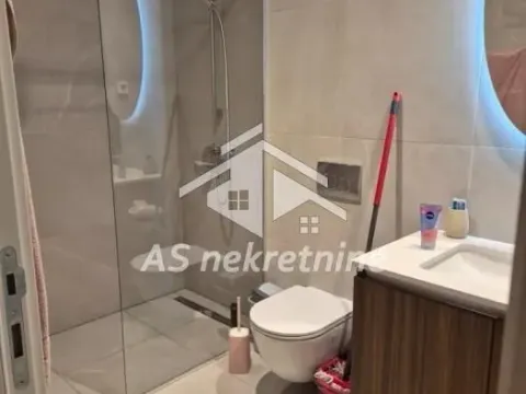 Izdavanje, trosoban stan, 76m², Savski Venac, Beograd - image 16