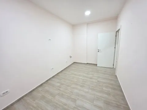 Izdavanje, poslovni prostor, 55m², Tološka šuma, Podgorica - image 13