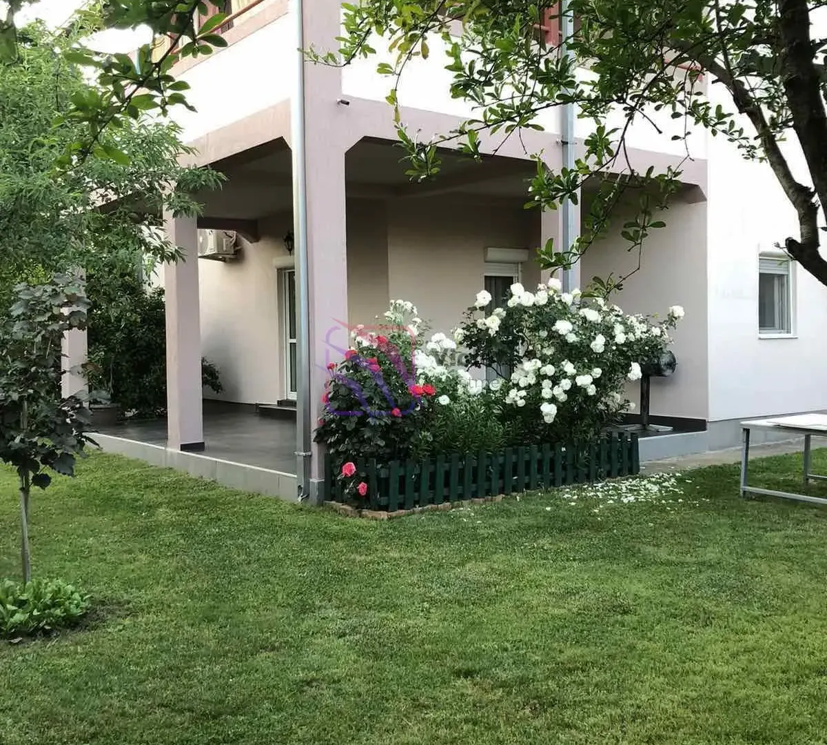 Izdavanje, kuća, 350m², Donji Kokoti, Podgorica