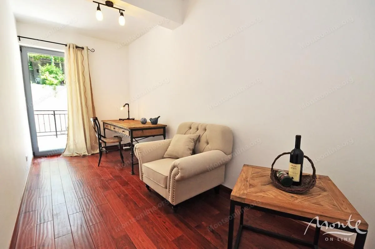 Sale, office space, 570m², Risan, Kotor