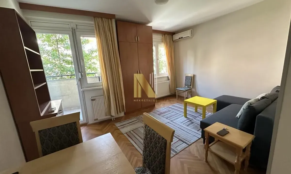 Izdavanje, jednosoban stan, 29m², Socijalno, Novi Sad Sve Podlokacije