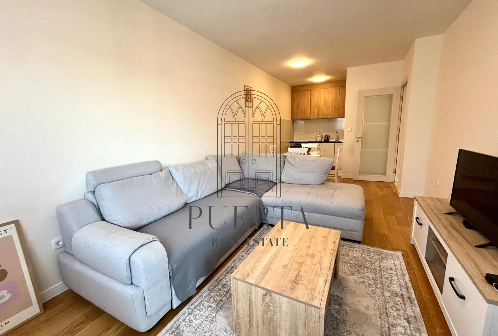 Izdavanje, jednosoban stan, 46m², Central Point, Podgorica