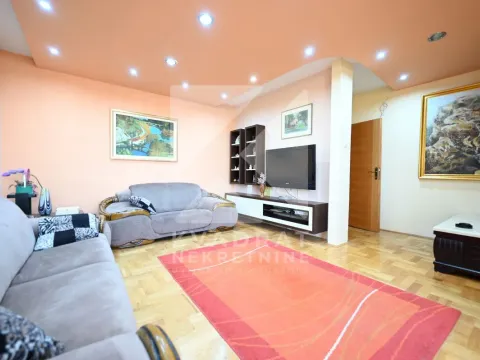 Izdavanje, jednosoban stan, 65m2, Blok 6, Podgorica Izdavanje, jednosoban stan, 65m2, Blok 6, Podgorica