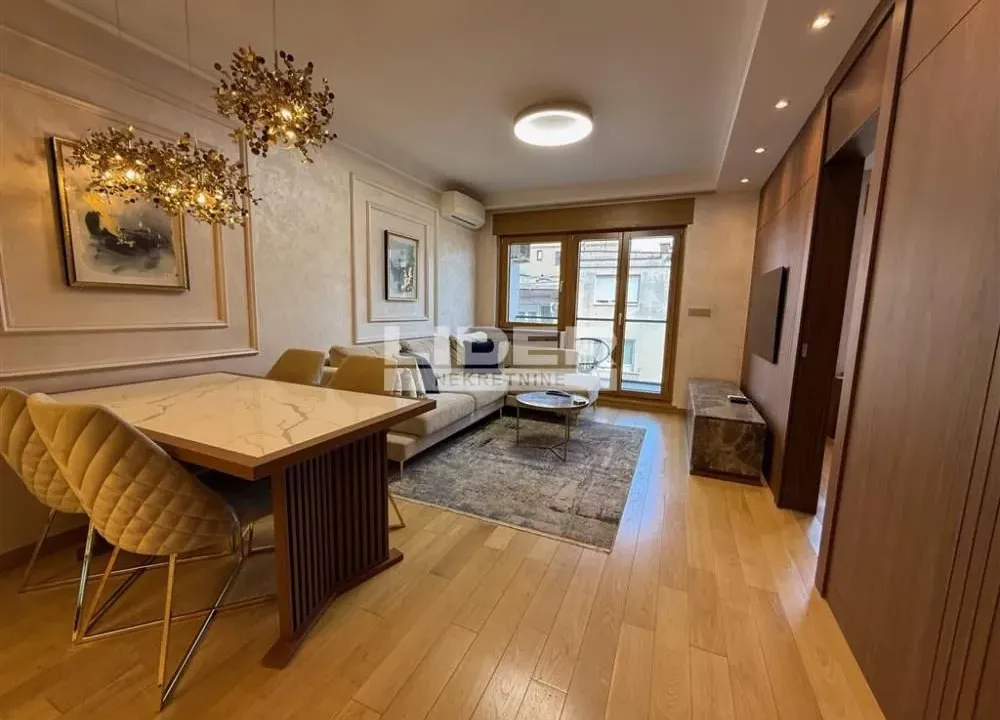 Izdavanje, trosoban stan, 60m², Vračar Centar, Vračar Sve Podlokacije