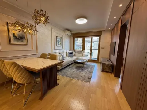 Izdavanje, trosoban stan, 60m², Vračar Centar, Vračar Sve Podlokacije