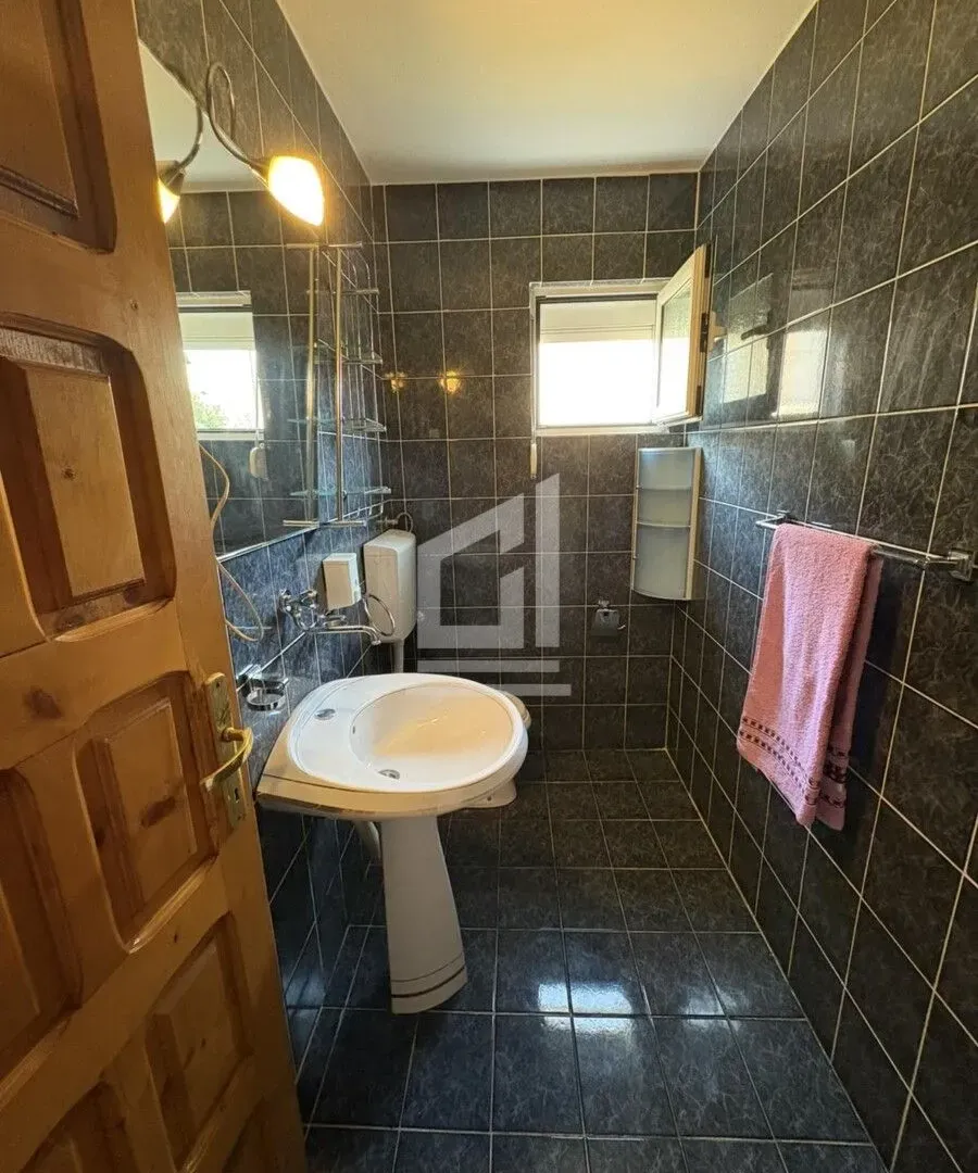 Rent, house, 350m², Zlatica, Podgorica