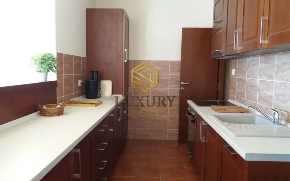 Izdavanje, trosoban stan, 125m², Gorica C, Podgorica