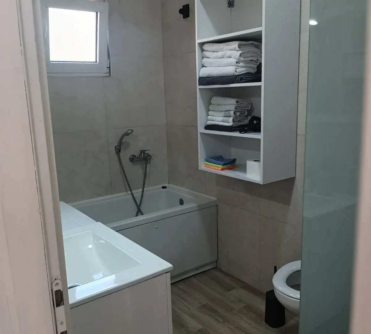 Izdavanje, trosoban stan, 80m², Gradiošnica, Tivat