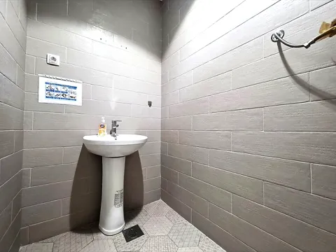 Izdavanje, poslovni prostor, 150m², Stara Varoš, Podgorica - image 6