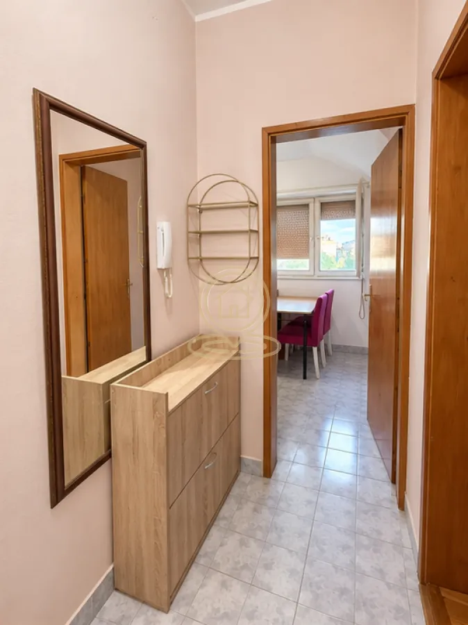 Izdavanje, jednosoban stan, 25m², Banatić, Novi Sad Sve Podlokacije