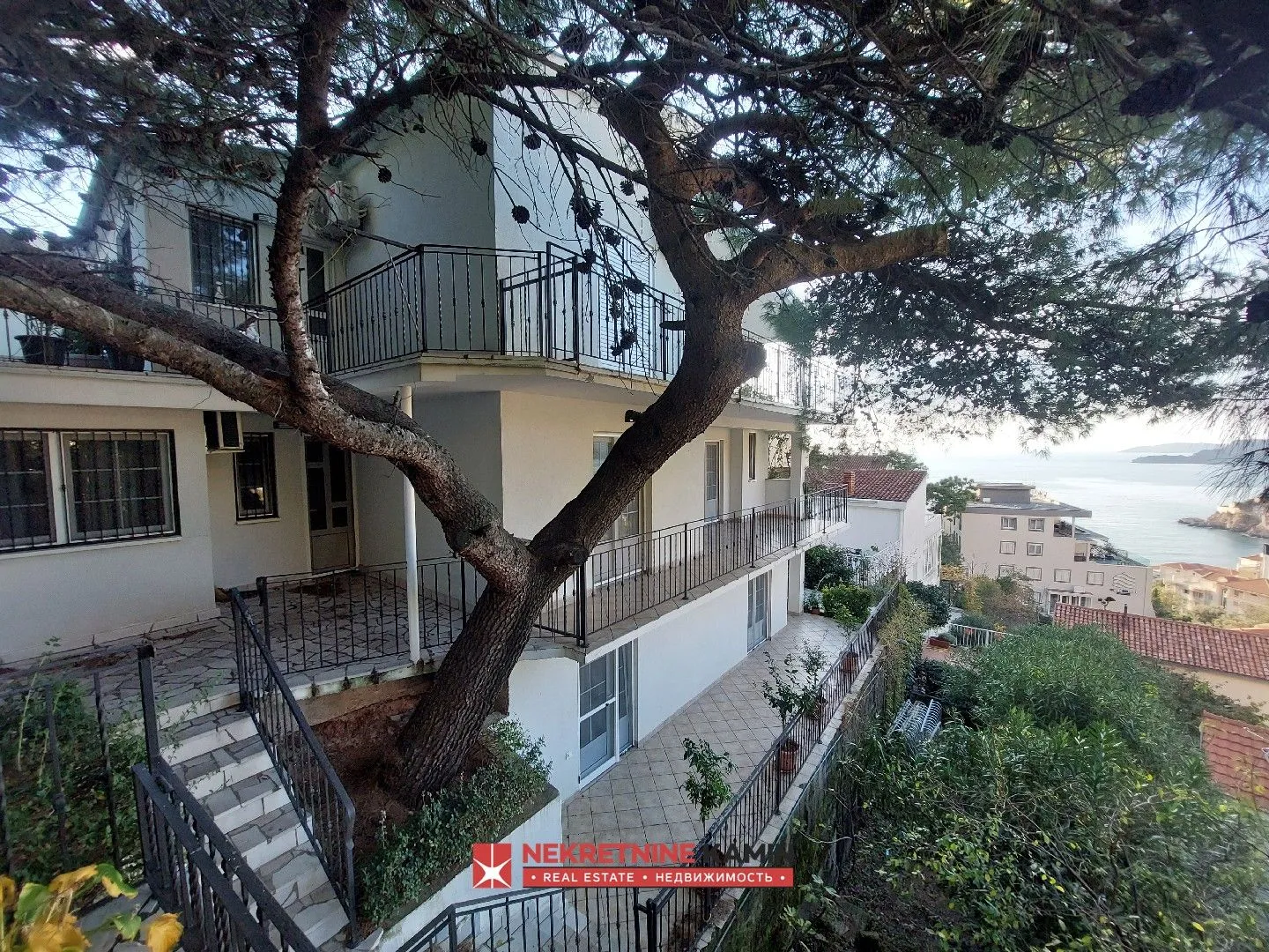 Prodaja, trosoban stan, 85m², Sveti Stefan, Budva