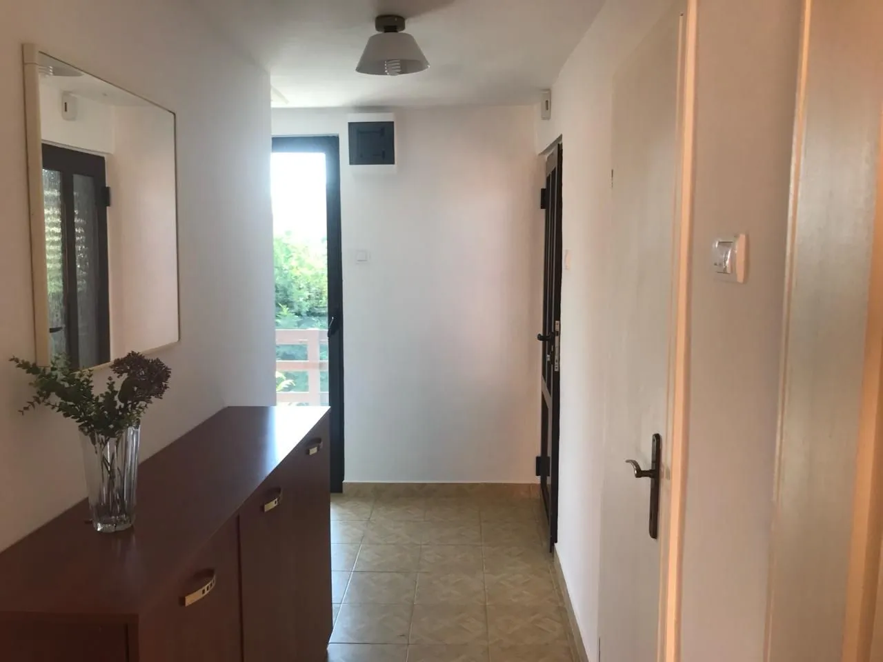 Izdavanje, kuća, 40m², Tološi, Podgorica