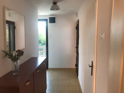 Izdavanje, kuća, 40m², Tološi, Podgorica - image 14