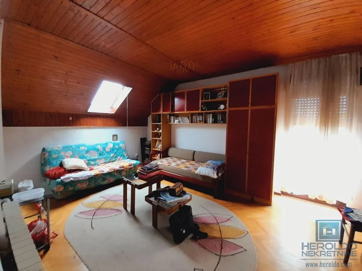Prodaja, kuća, 250m², Centar, Ćuprija