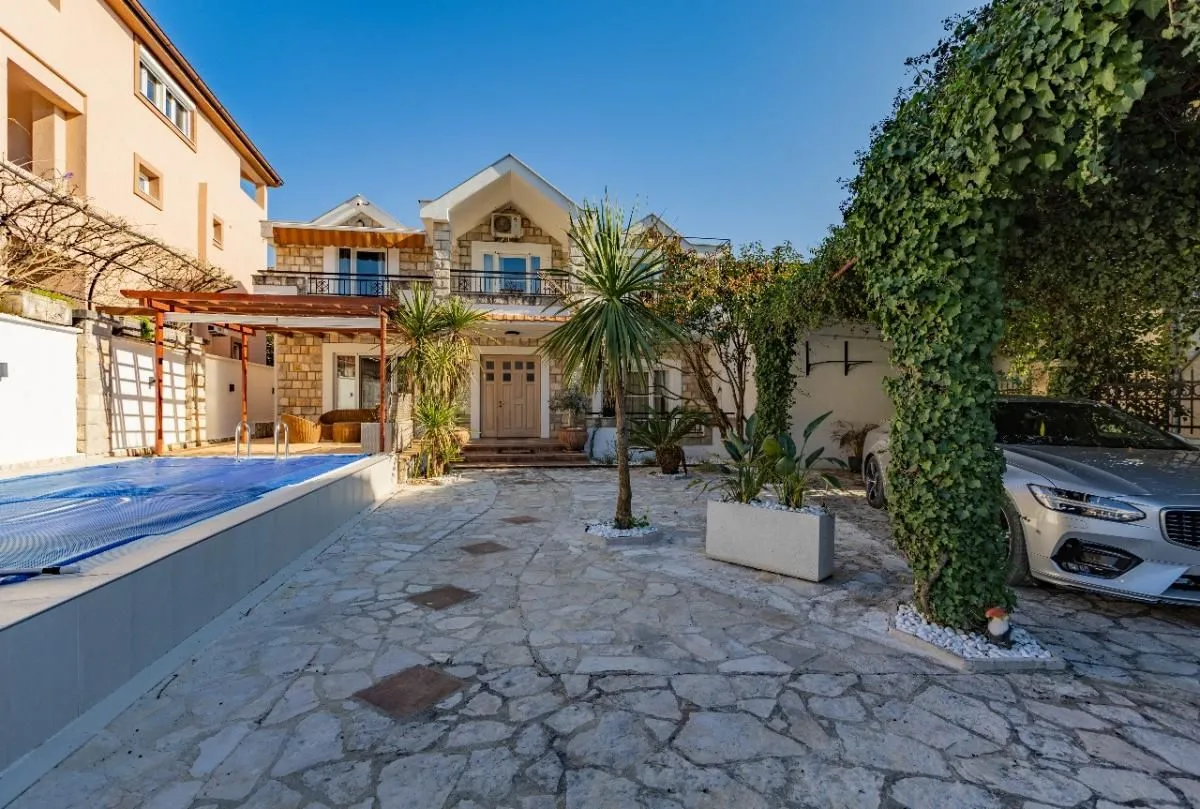 Prodaja, kuća, 234m², Tivat, Crna Gora