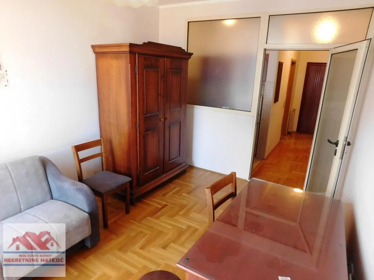 Izdavanje, jednosoban stan, 45m², Veliki park, Kragujevac