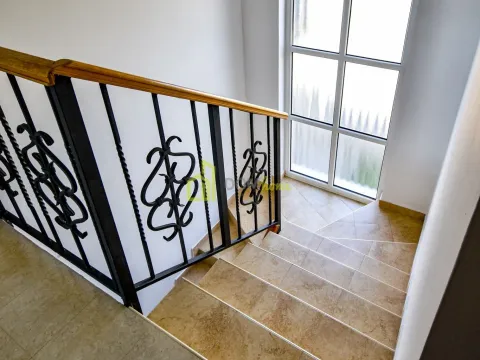 Izdavanje, kuća, 185m², Tološi, Podgorica - image 15