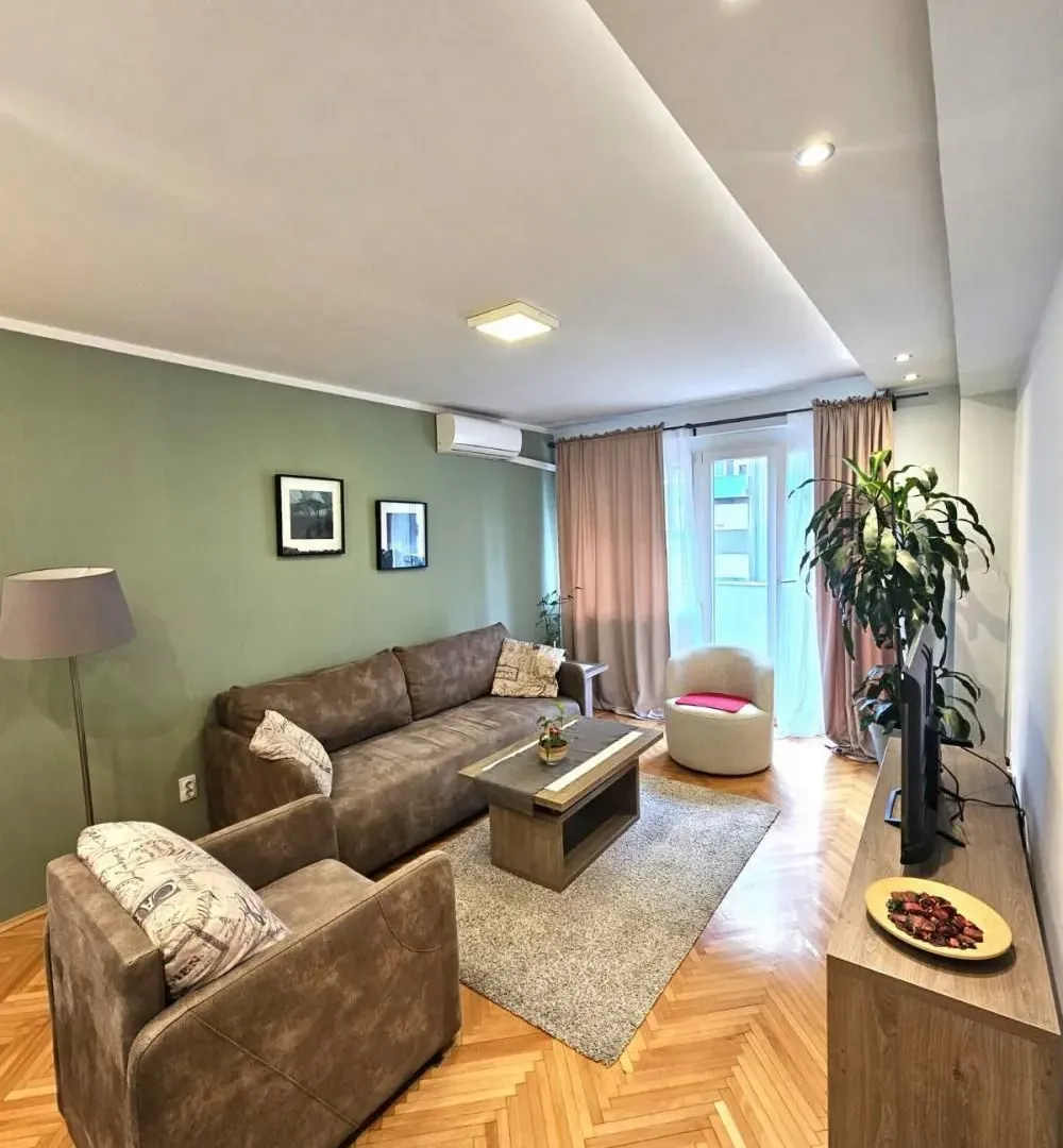Izdavanje, dvosoban stan, 54m², Savski Venac, Beograd