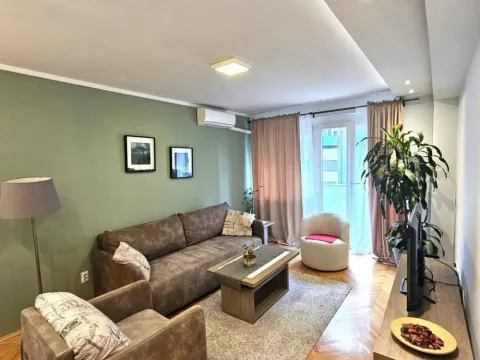 Izdavanje, dvosoban stan, 54m², Savski Venac, Beograd - image 2